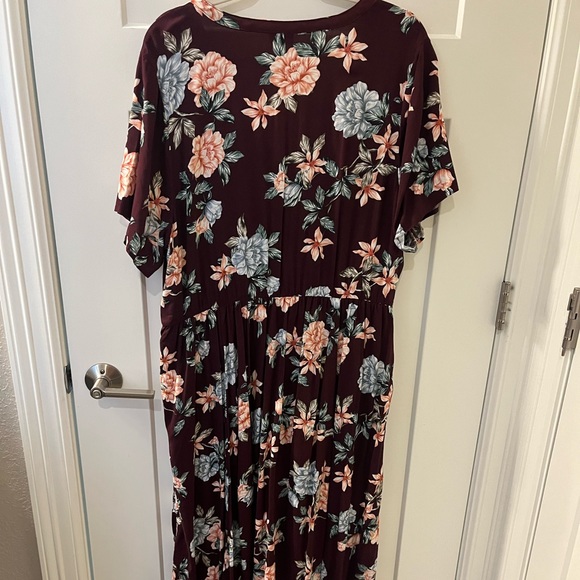Torrid Floral Challis Button Front Midi Dress | Size: 3X | Color: Burgundy - Picture 3 of 10